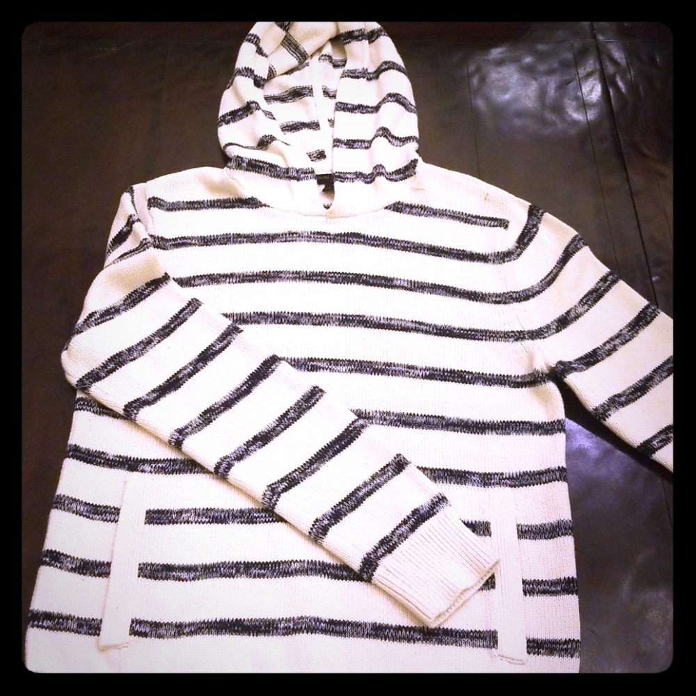 Long Sleeve Hooded Sweater by Banana Republic - M